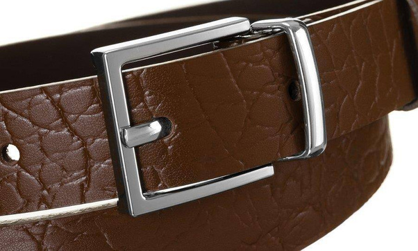 Ciekawy skórzany pasek damski ze srebrną klamrą, motyw zwierzęcy