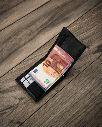 Banknotowka meska z zakladkami na karty