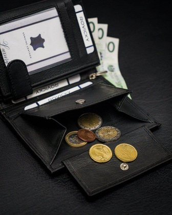 Składany, pionowy portfel męski z kieszonką na suwak, skóra naturalna