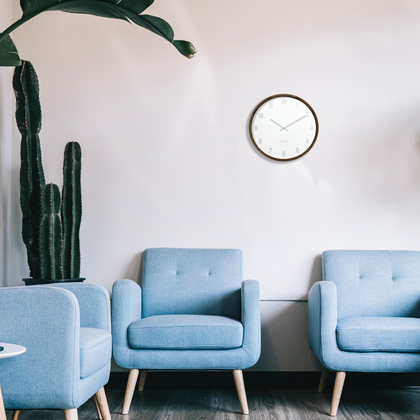 LAVVU Ciemny drewniany biały zegar ścienny FADE