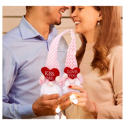 Krasnal Skrzat Walentynkowy, Figurka Siedząca Różowy, z Sercem LOVE ME KSN60