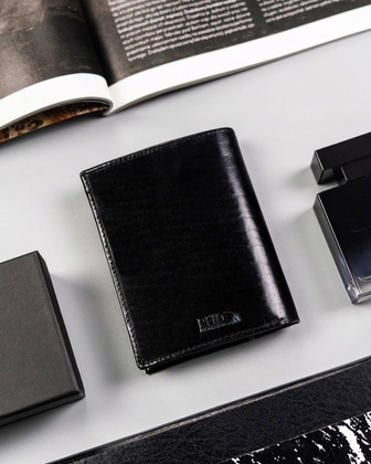 Duży, skórzany portfel męski bez zapięcia