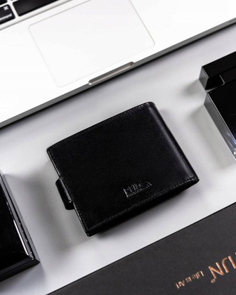 Maly skorzany portfel meski na zatrzask