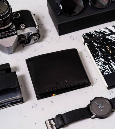 Poziomy portfel męski z kolorową lamówką