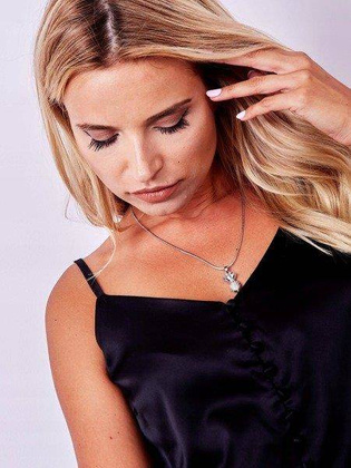 Naszyjnik damski w srebrnym kolorze z zawieszką w kształcie ananasa