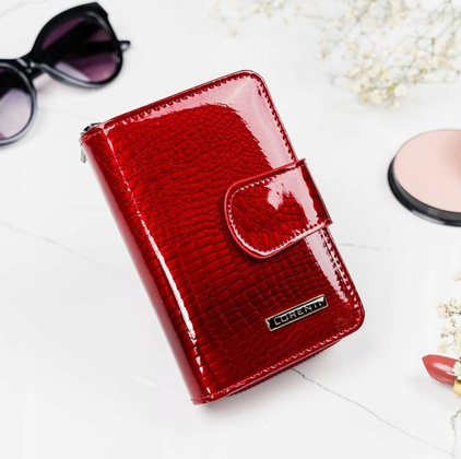 Pionowy, zapinany portfel damski z lakierowanej skóry naturalnej