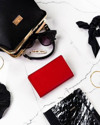 Skórzany portfel damski z dużą sekcją na karty płatnicze