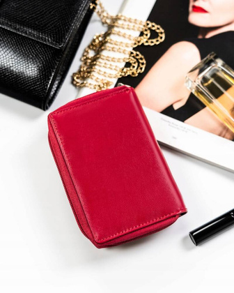 Maly skorzany portfel damski na zatrzask