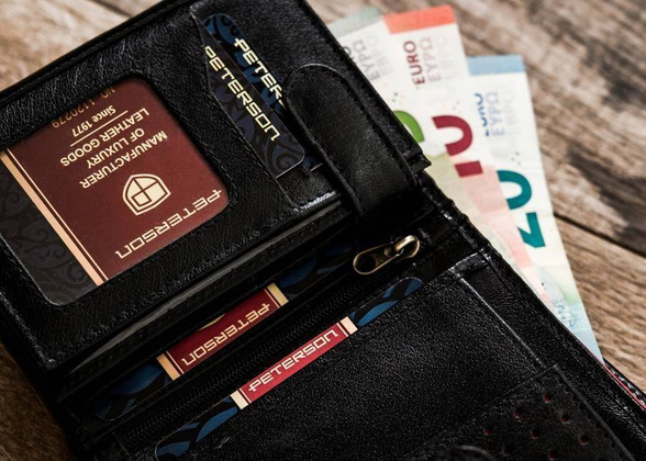 Skórzany portfel męski na zatrzask Peterson Czarny