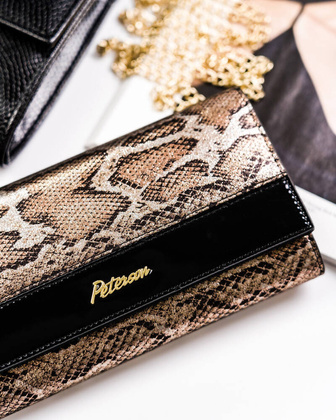 Lakierowany portfel na karty z wezowym wzorem