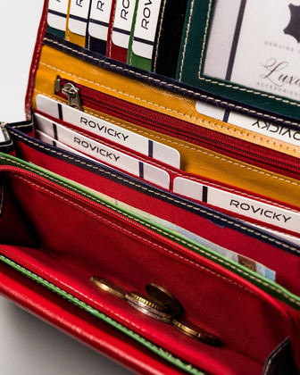 Skórzany portfel damski w orientacji poziomej na zatrzask