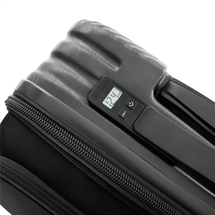 Heys Charge-A-Weigh 2.0 średnia czarna walizka kabinowa na kółkach