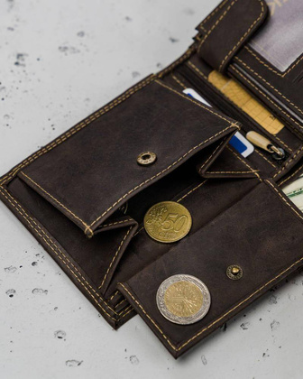 Poziomy, składany portfel męski z zewnętrzną kieszonką na kartę