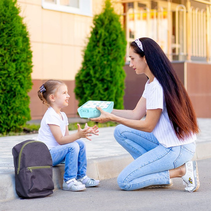 Pojemnik śniadaniowy z przegrodą i sztućcami / lunchbox śniadaniówka kwiaty 1 l