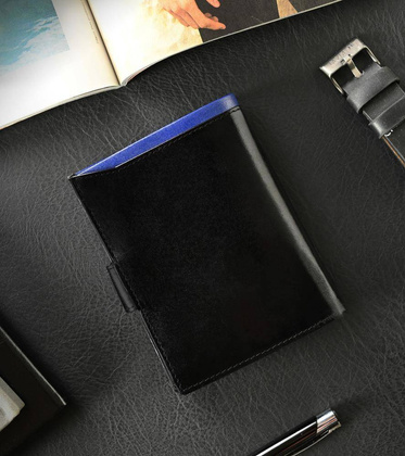 Skórzany portfel męski z kolorową wstawką