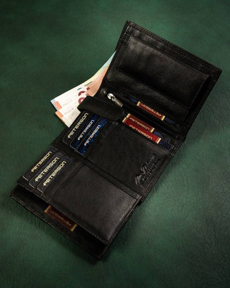 Elegancki, skórzany portfel męski