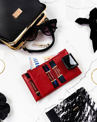 Kompaktowy portfel damski z lakierowanej skory naturalnej