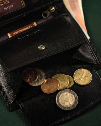 Duży, pionowy portfel męski ze skóry naturalnej