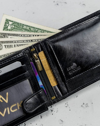 Klasyczny, skórzany portfel męski