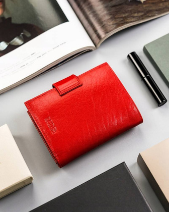 Srednich rozmiarow skorzany portfel damski