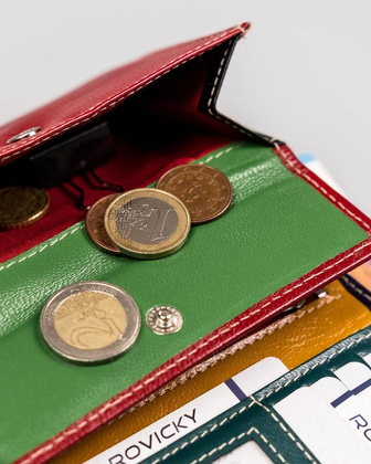 Skórzany portfel damski zamykany na zatrzask