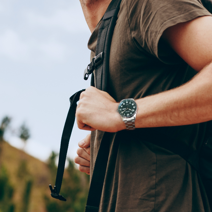 LAVVU Zegarek ze stali nierdzewnej BERGEN Green ze świecącymi cyframi