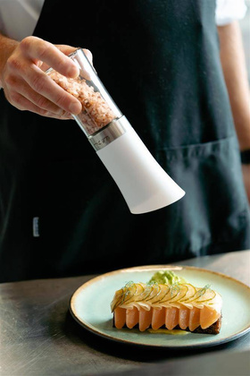 Grawitacyjny młynek do soli i pieprzu elektryczny biały LIVIO 8852