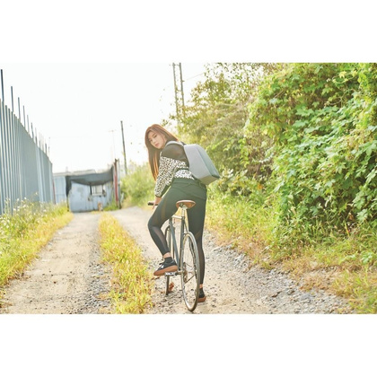 Bobby Hero Small plecak chroniący przed kieszonkowcami XD COLLECTION Szary