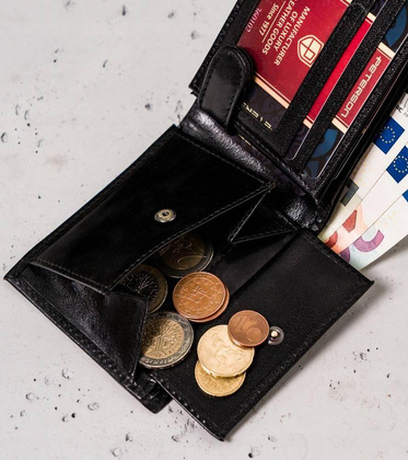 Mały, skórzany portfel męski w orientacji poziomej z systemem RFID