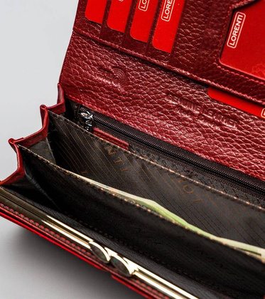 Podłużny, lakierowany portfel damski ze skóry naturalnej