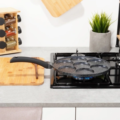 Patelnia do jajek granitowa 7 otworów BLACK LINE 26 cm