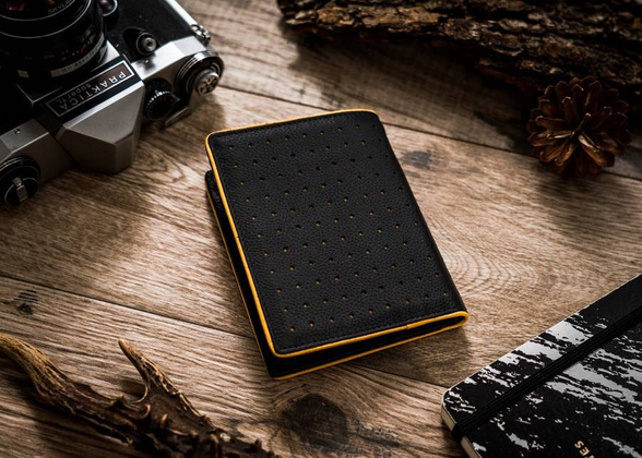 Skórzany portfel męski z kontrastowym obszyciem