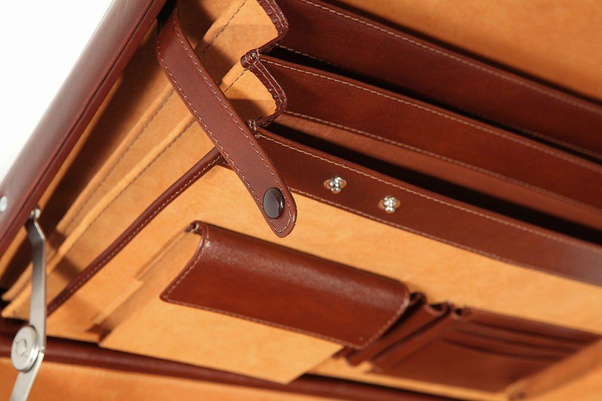 Neseser skórzany BELLUCCI A1-16-S1-154 Brązowy - min. zamówienie 20 / 50 / 100 szt.