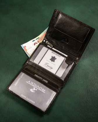 Pionowy, skórzany portfel męski z ozdobnym przeszyciem