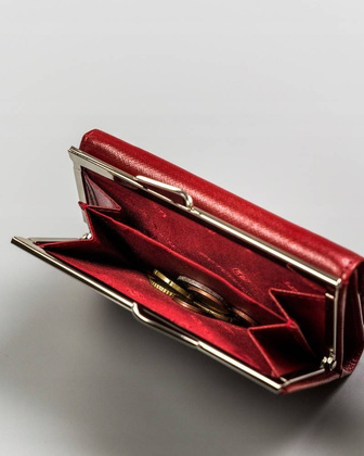 Mały, skórzany portfel damski na bigiel i zatrzask