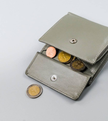 Kwadratowy portfel damski ze skóry naturalnej, z ochroną RFID