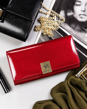 Duży portfel damski ze skóry lakierowanej na zatrzask