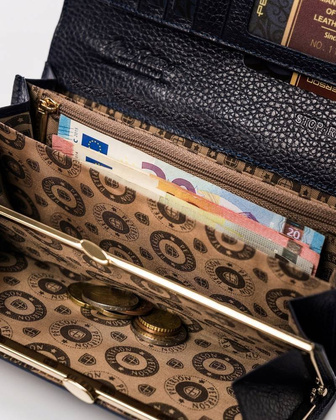 Lakierowany portfel w klasycznym kolorze