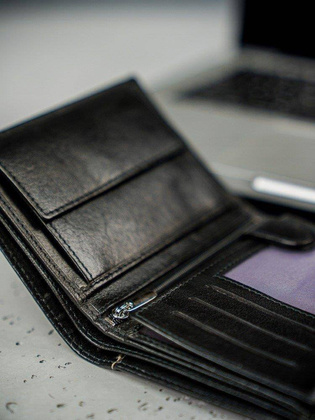 CZARNY SKÓRZANY PORTFEL MĘSKI DUŻY PIONOWY SKÓRA