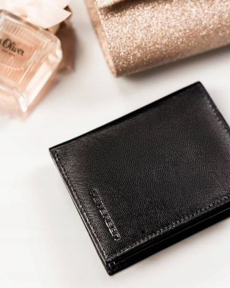 Klasyczny pionowy portfel damski ze skory naturalnej