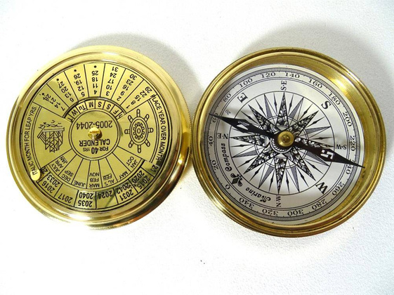 Kompas z 40-letnim kalendarzem – NC1689
