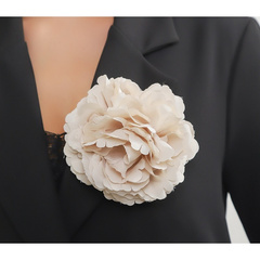 Broszka ozdobna, efektowna kwiat 15 x 15 cm kremowy BZ208