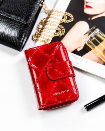 Skorzany portfel damski na suwak i zatrzask