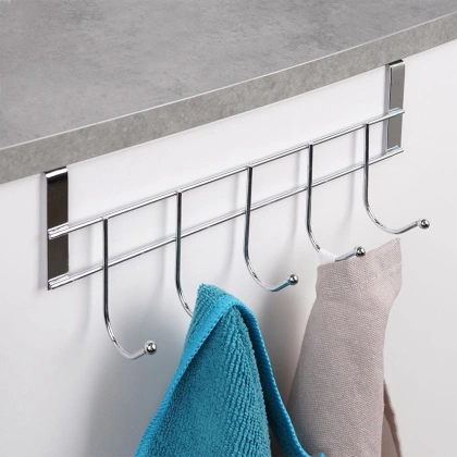 Wieszak na ręczniki łazienkowy na drzwi drzwiczki