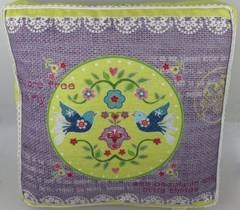 Poduszka z ptaszkami fioletowo zółta