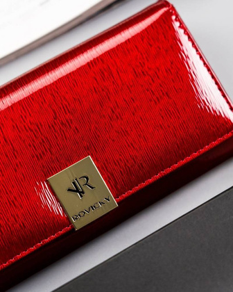 Portfel damski z lakierowanej skóry naturalnej zamykany na zatrzask