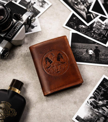 Duży, skórzany portfel męski z wytłoczonym znakiem zodiaku