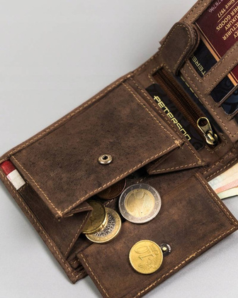 Skorzany portfel meski z patriotycznym wzorem