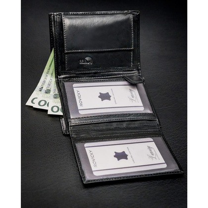 Pionowy, skórzany portfel męski z ozdobnym przeszyciem