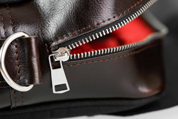 Czarna casual męska torba na ramię BRØDRENE ML15 Kolor wnętrza: Czerwony - min. zamówienie 20 / 50 / 100 szt.